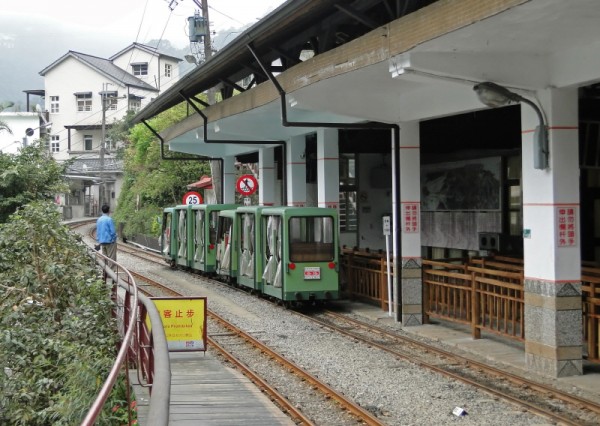 11_Wulai_Scenic_Train.jpg