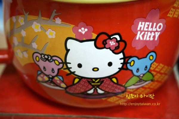 세븐일레븐 Hello Kitty_01.jpg